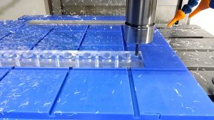 マシニングセンターによる樹脂カット加工